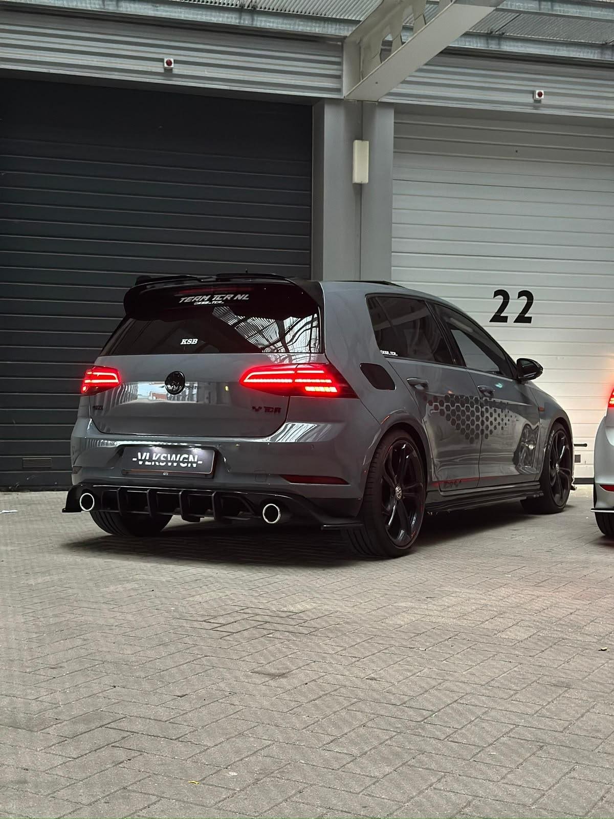 Volkswagen Golf GTI TCR bij de thuisbasis van Sabr Motorsport